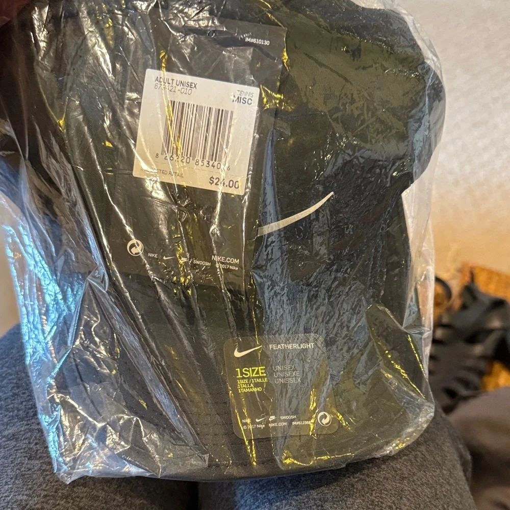NWT Nike Black Featherlight Hat - Picture 1 of 3